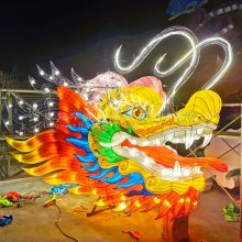 廟會集市與國慶彩燈 傳統(tǒng)手工技藝的魅力綻放